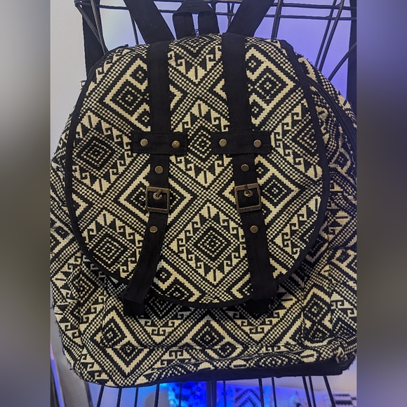 Black and white backpack - Picture 3 of 3